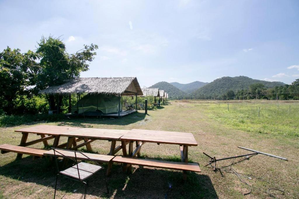 Oyo 75374 Baan Rak Mai Otel Kanchanaburi Dış mekan fotoğraf