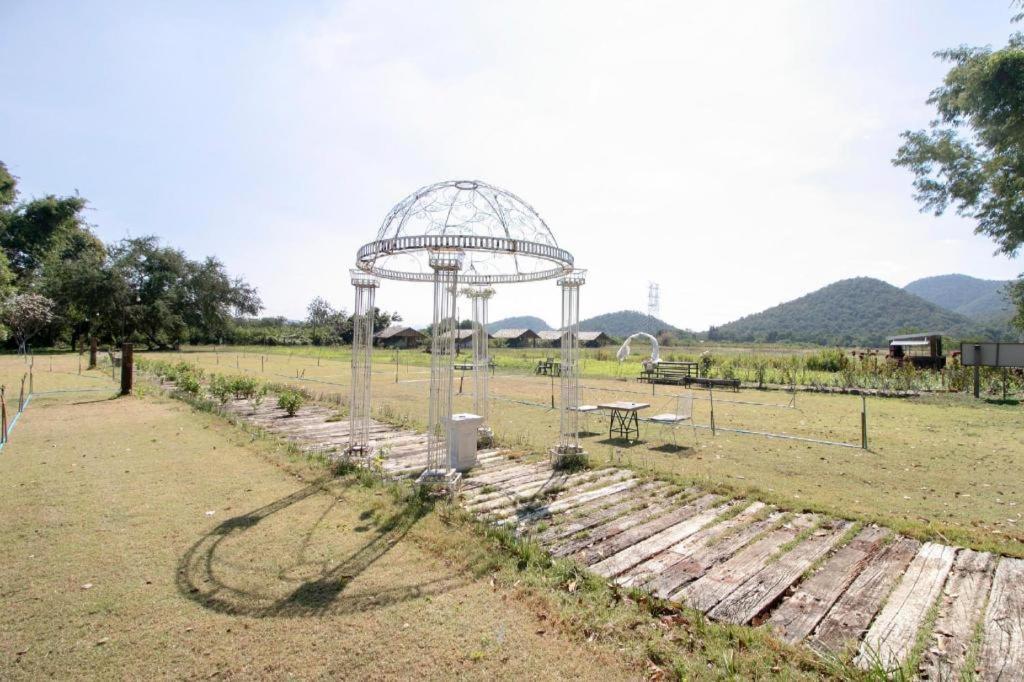 Oyo 75374 Baan Rak Mai Otel Kanchanaburi Dış mekan fotoğraf