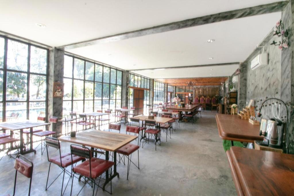 Oyo 75374 Baan Rak Mai Otel Kanchanaburi Dış mekan fotoğraf