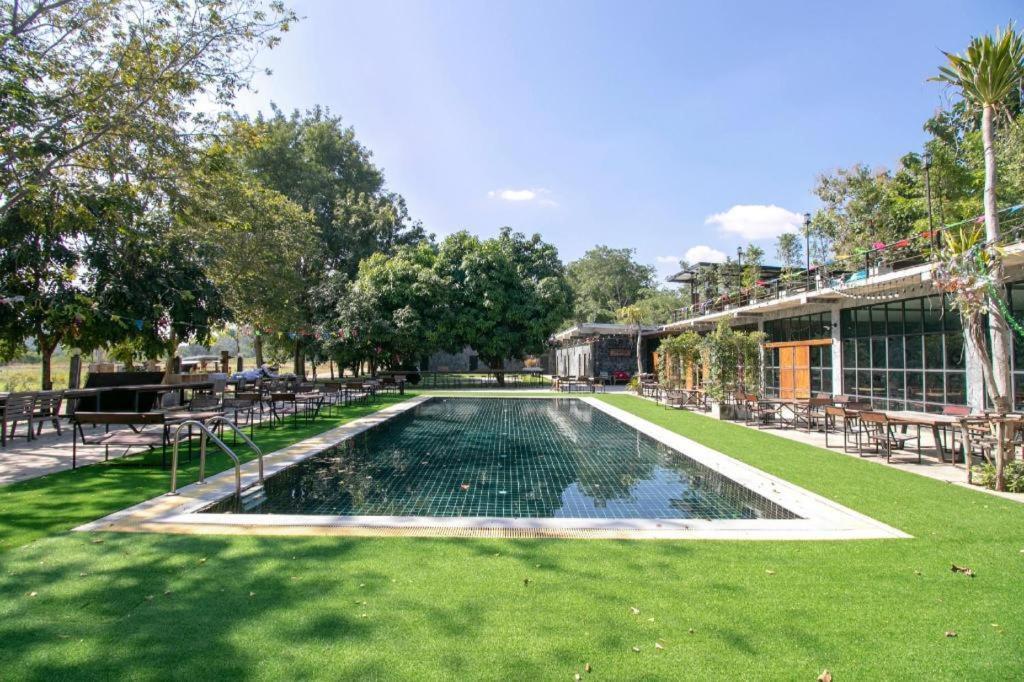 Oyo 75374 Baan Rak Mai Otel Kanchanaburi Dış mekan fotoğraf