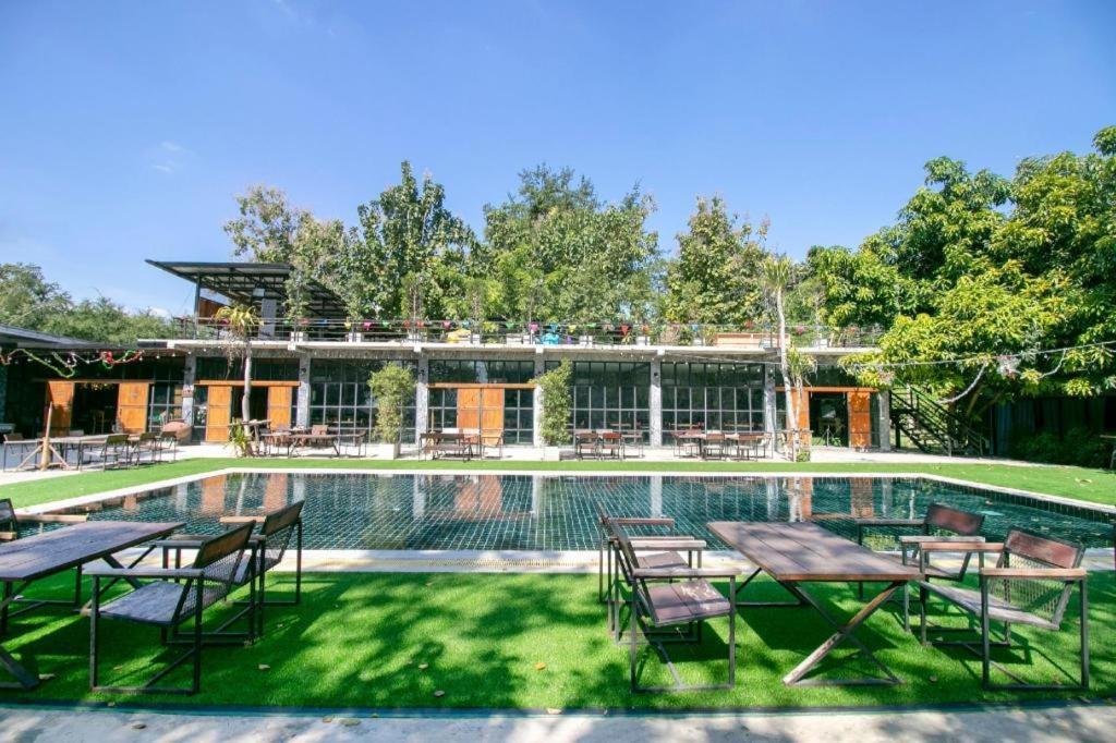 Oyo 75374 Baan Rak Mai Otel Kanchanaburi Dış mekan fotoğraf