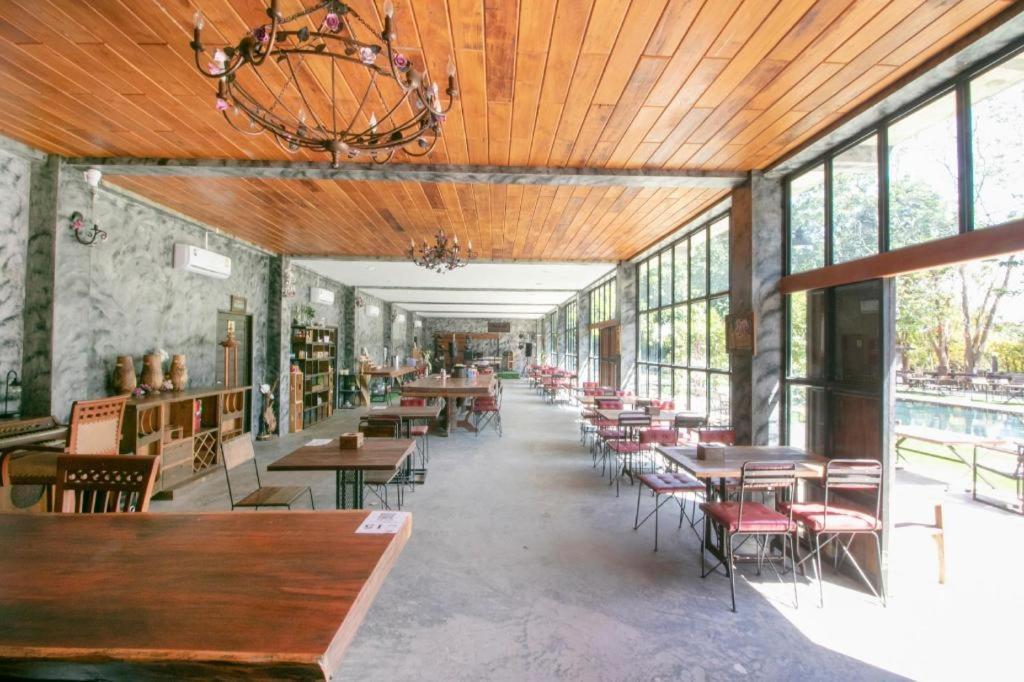 Oyo 75374 Baan Rak Mai Otel Kanchanaburi Dış mekan fotoğraf