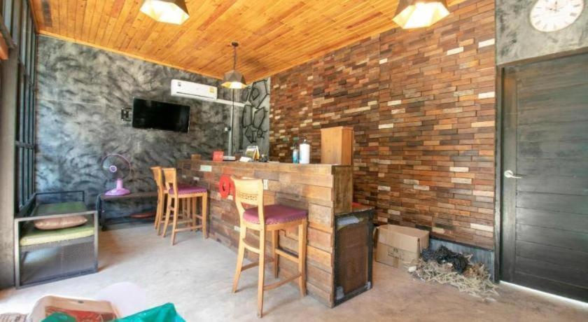 Oyo 75374 Baan Rak Mai Otel Kanchanaburi Dış mekan fotoğraf