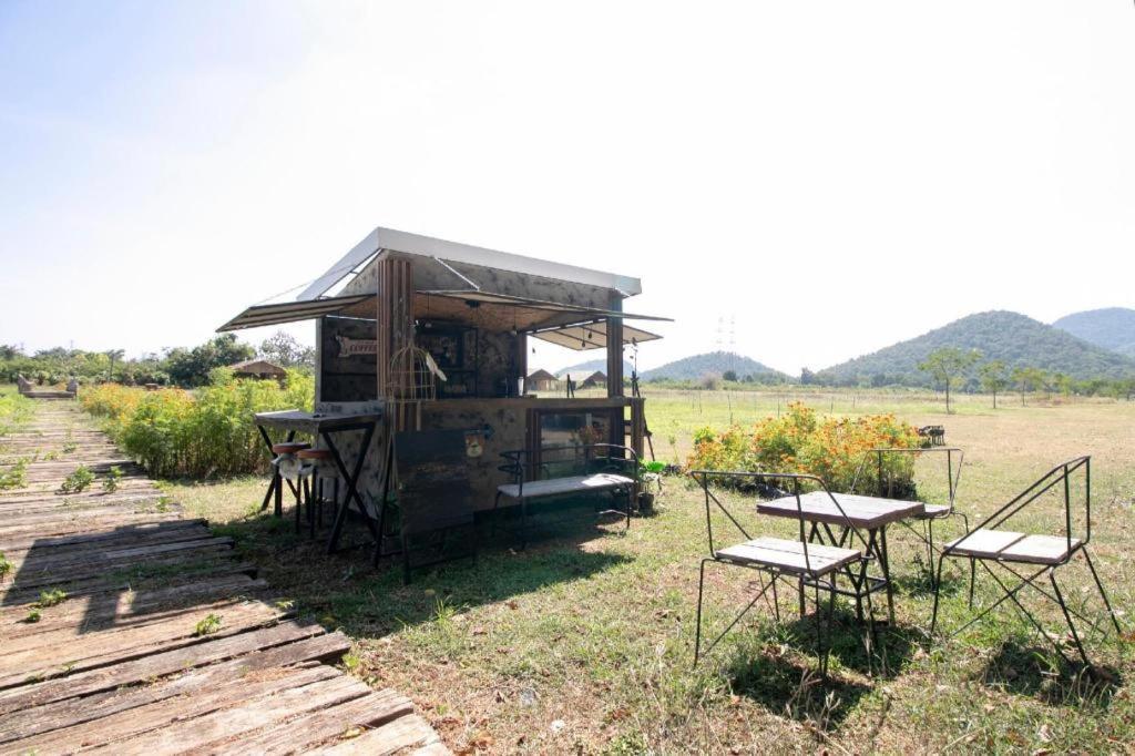 Oyo 75374 Baan Rak Mai Otel Kanchanaburi Dış mekan fotoğraf