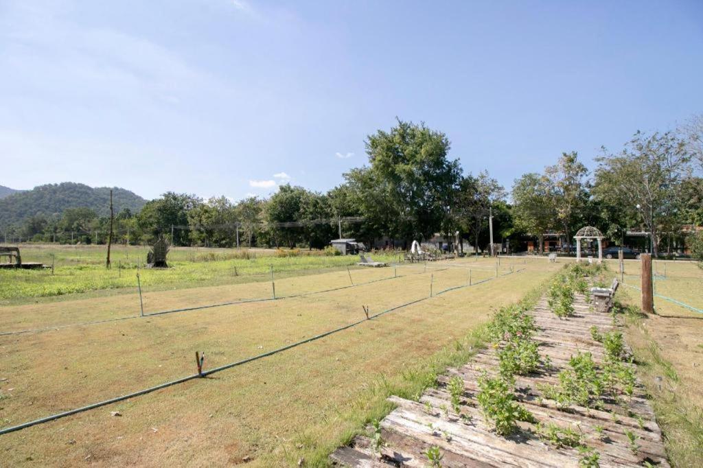 Oyo 75374 Baan Rak Mai Otel Kanchanaburi Dış mekan fotoğraf