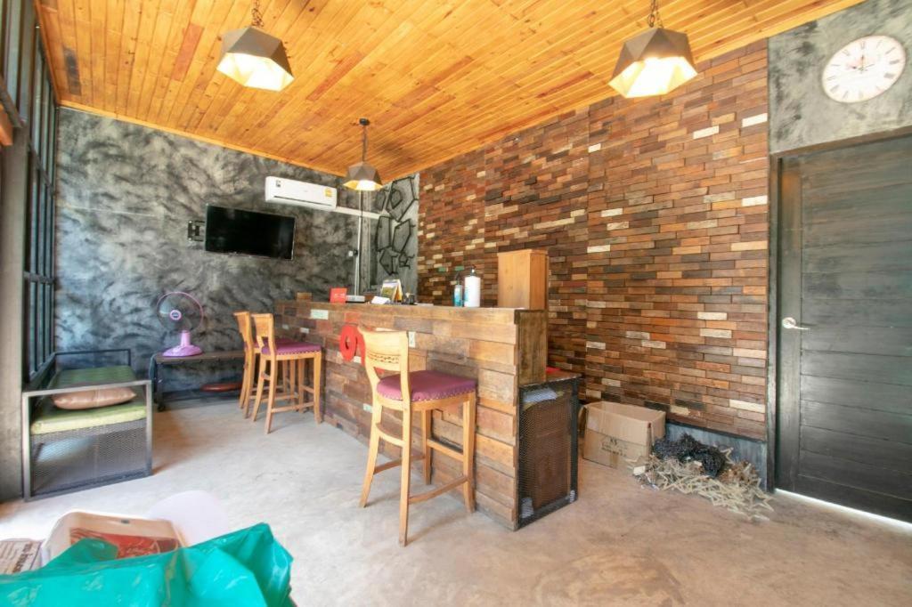 Oyo 75374 Baan Rak Mai Otel Kanchanaburi Dış mekan fotoğraf